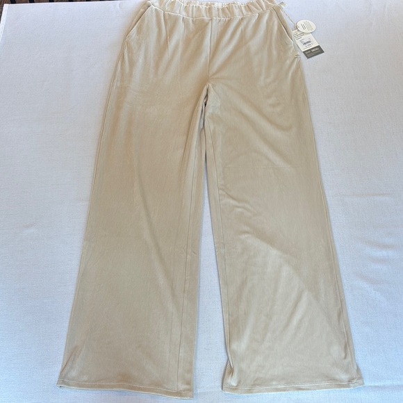 NWT Vuori Haven Pants Ribbed Wideleg Lightweight Soft Suede Women’s Size M Cream - Picture 5 of 15
